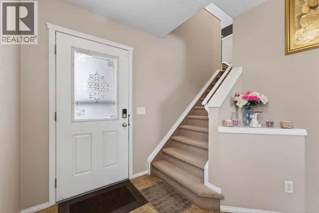 106 Saddlecrest Crescent NE — Calgary, Alberta - Photo 4 of 33