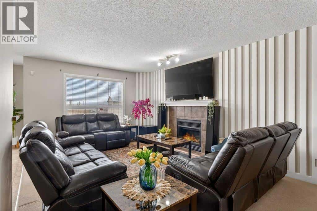 106 Saddlecrest Crescent NE — Calgary, Alberta - Photo 5 of 33