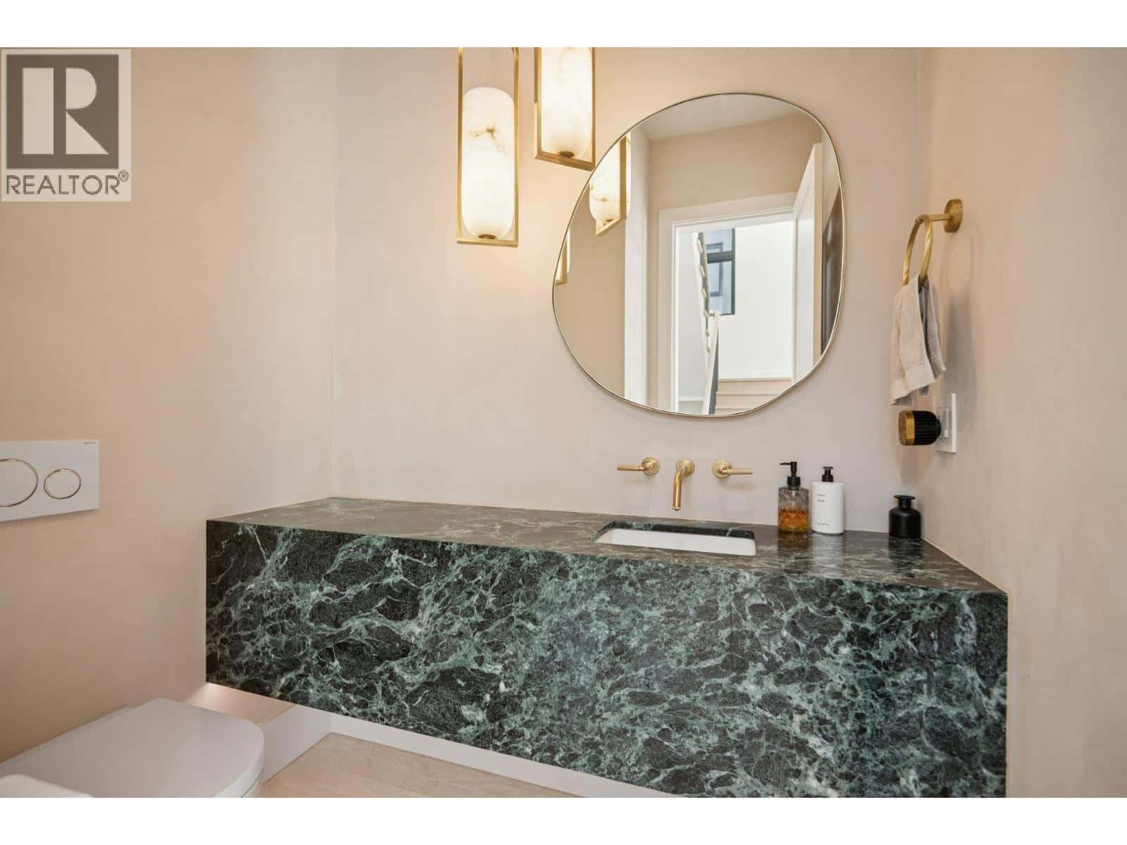 7961 BURNFIELD CRESCENT — Burnaby, British Columbia - Photo 2 of 39