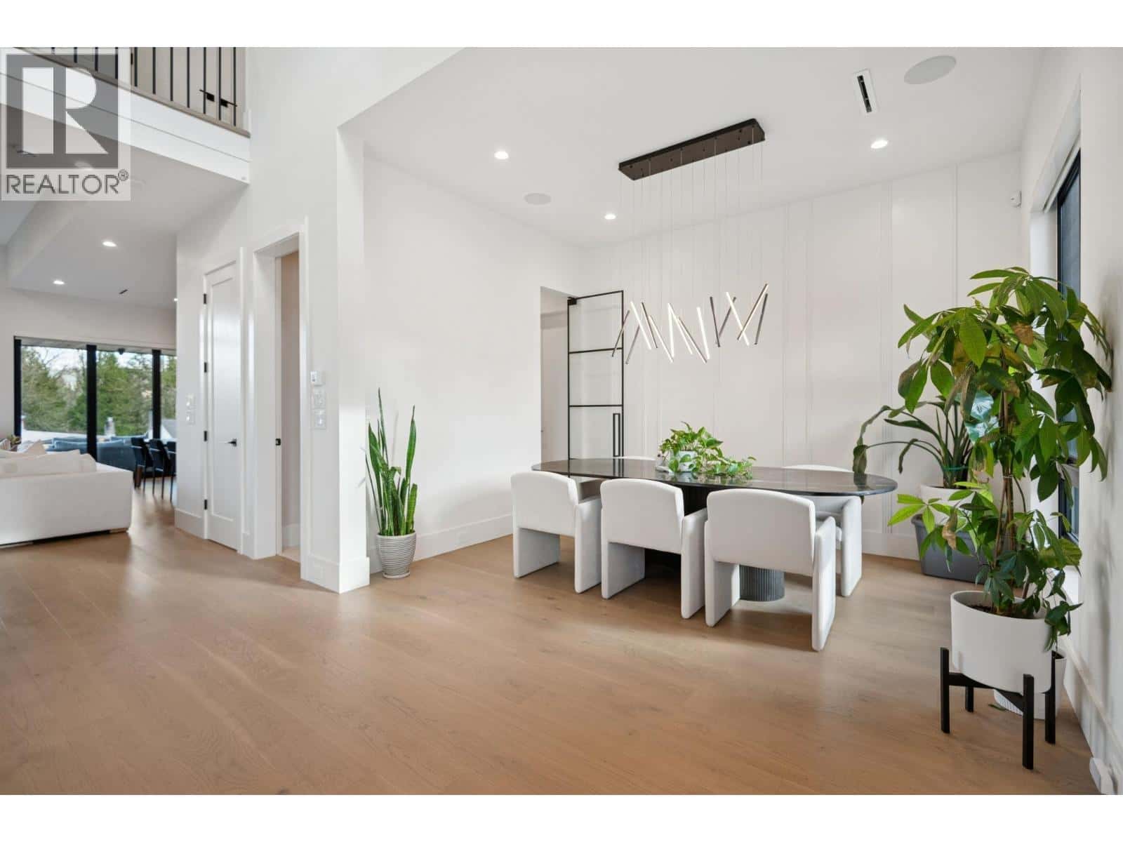 7961 BURNFIELD CRESCENT — Burnaby, British Columbia - Photo 3 of 39