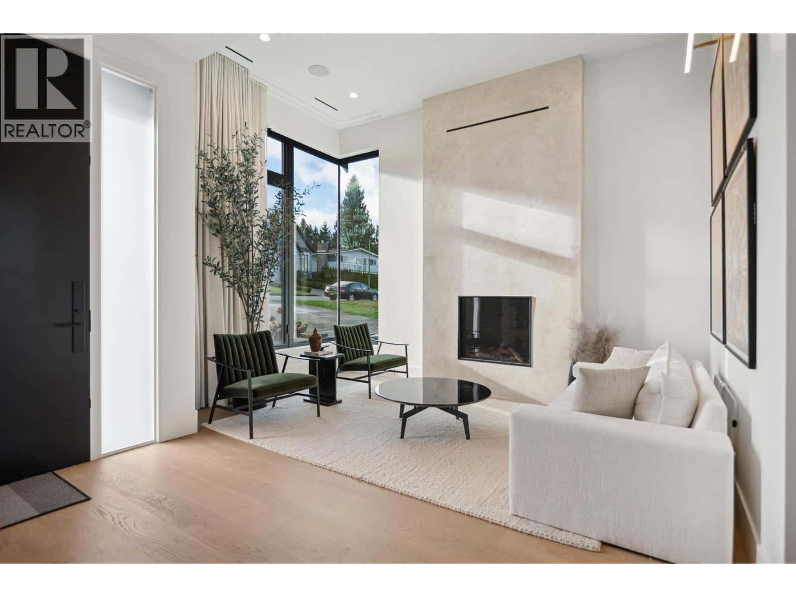 7961 BURNFIELD CRESCENT — Burnaby, British Columbia - Photo 5 of 39