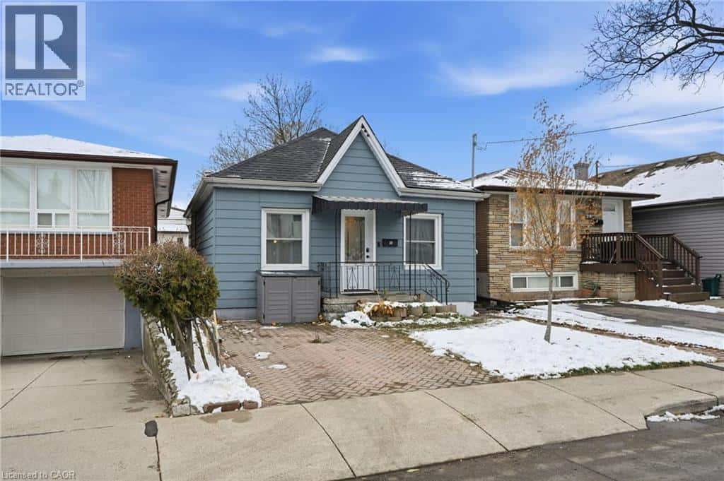 80 PROVINCE Street N — Hamilton, Ontario - Photo 2 of 23