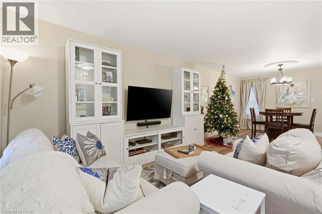 80 PROVINCE Street N — Hamilton, Ontario - Photo 4 of 23