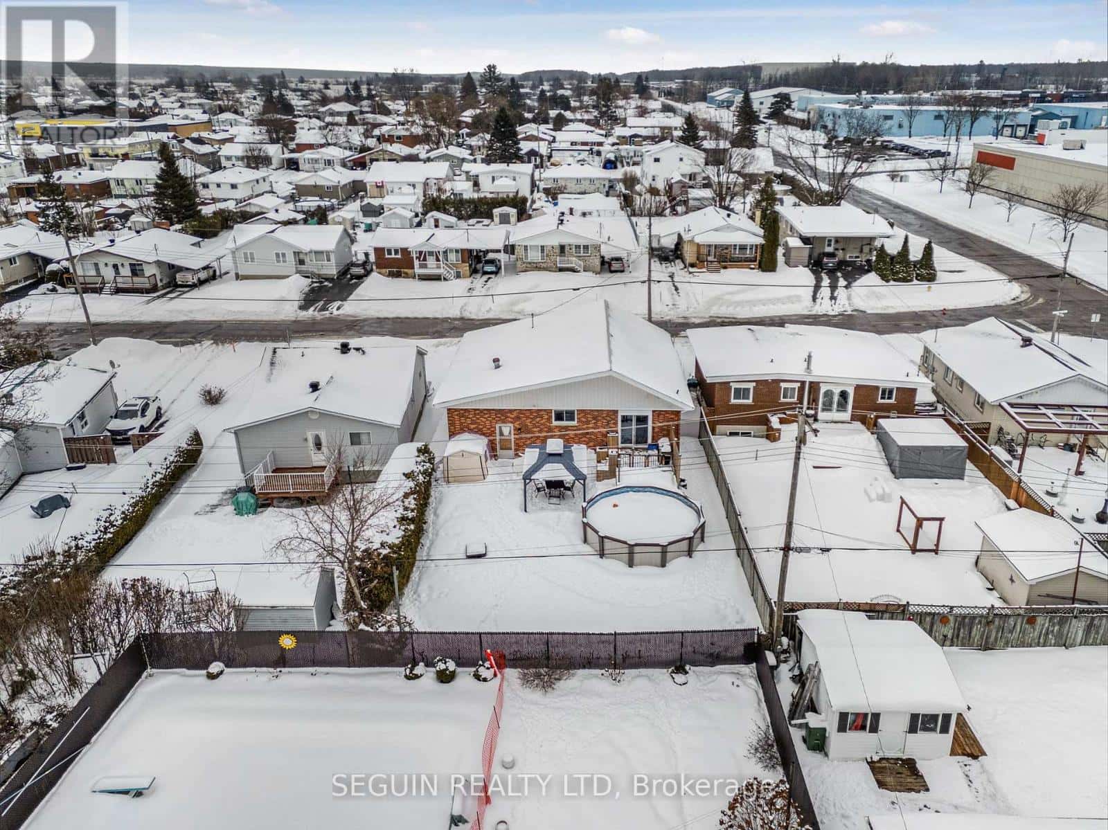 524 CATHERINE STREET — Hawkesbury, Ontario - Photo 3 of 28