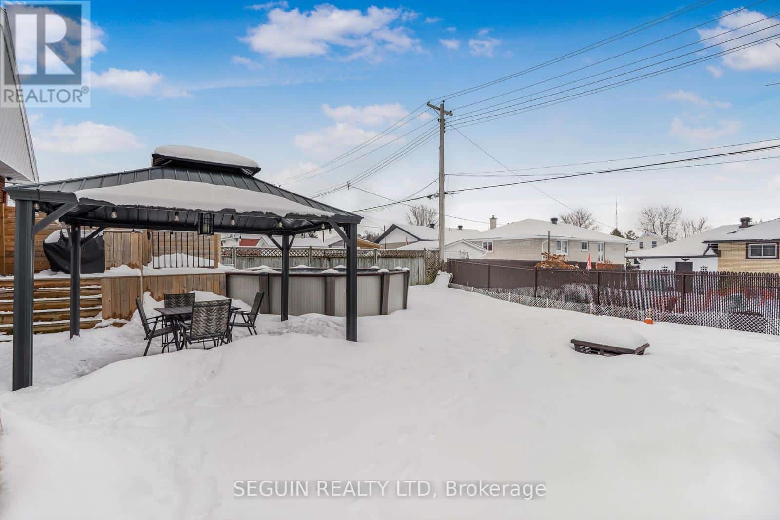 524 CATHERINE STREET — Hawkesbury, Ontario - Photo 4 of 28
