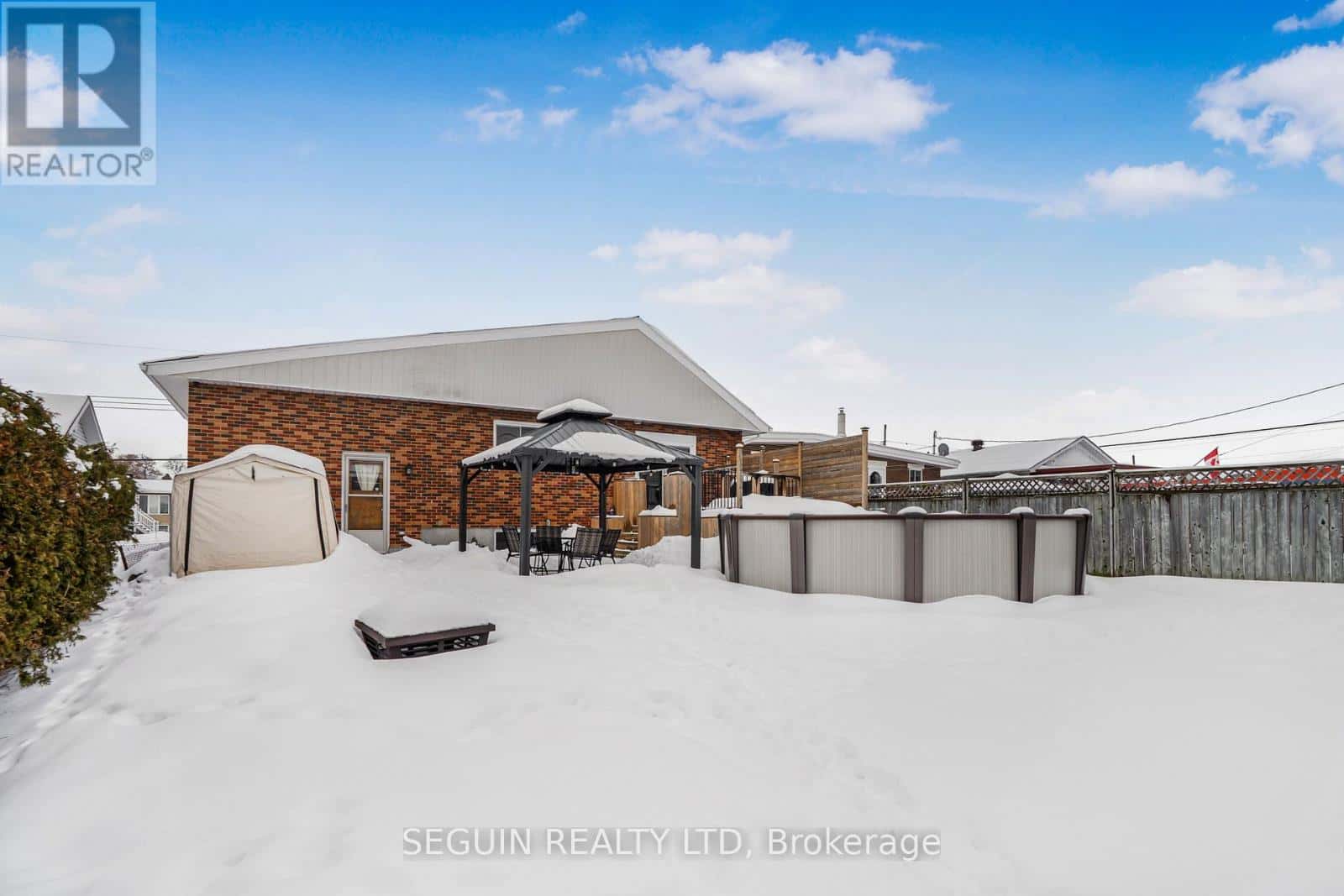 524 CATHERINE STREET — Hawkesbury, Ontario - Photo 5 of 28