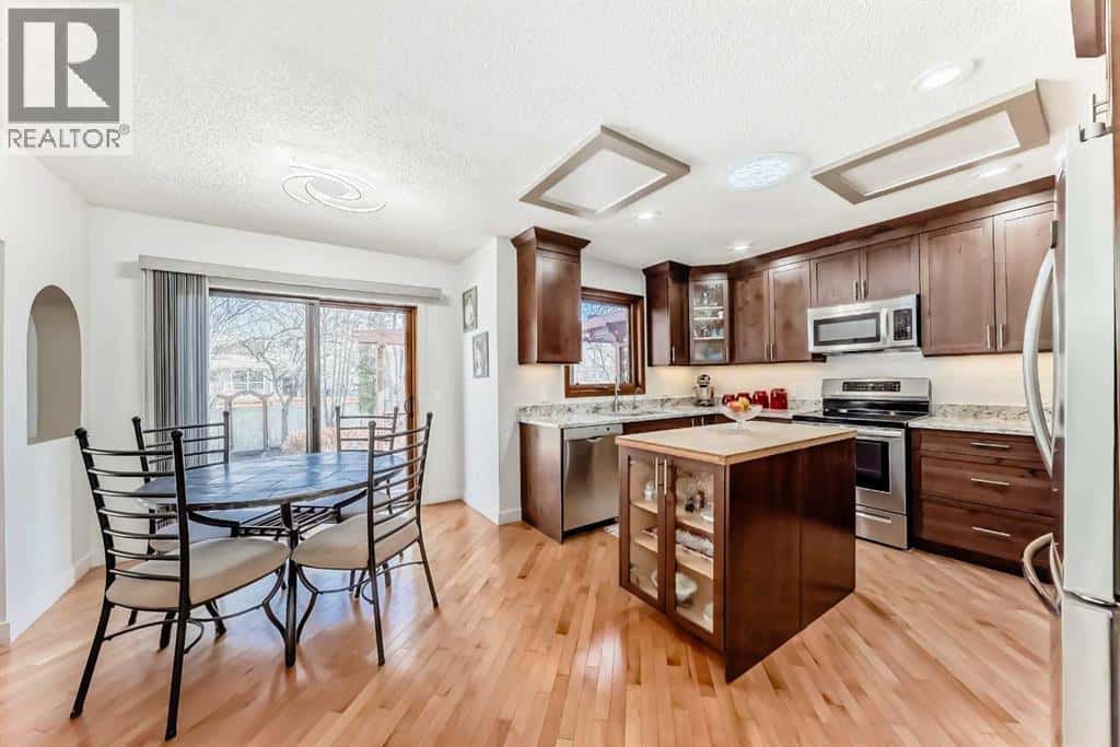 17140 Sundown Road SE — Calgary, Alberta - Photo 5 of 40