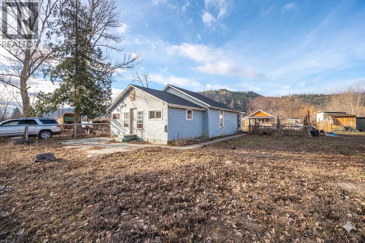 7466 ISLAND Road — Oliver, British Columbia - Main photo