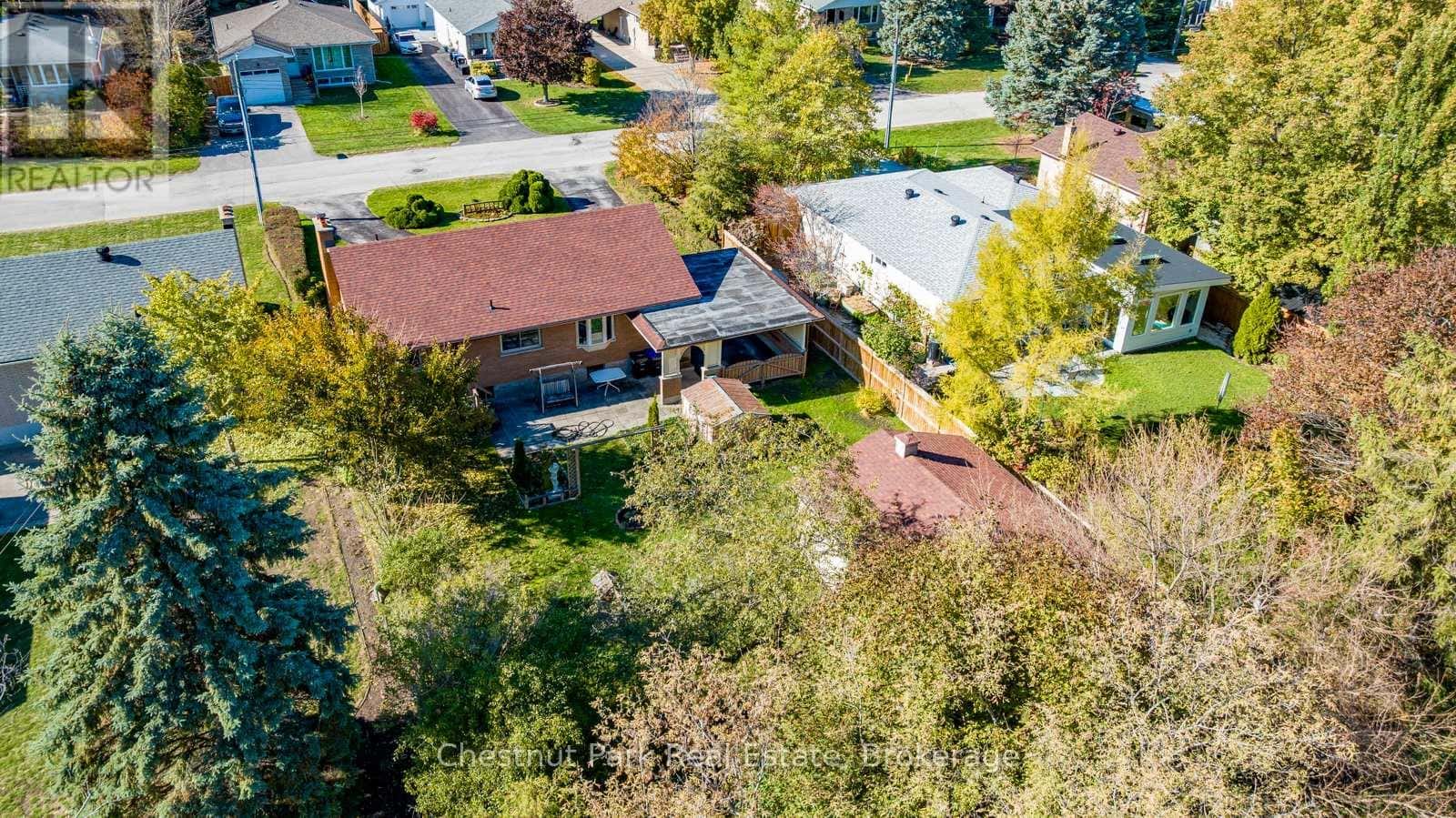 185 WALNUT STREET — Collingwood, Ontario - Photo 5 of 47