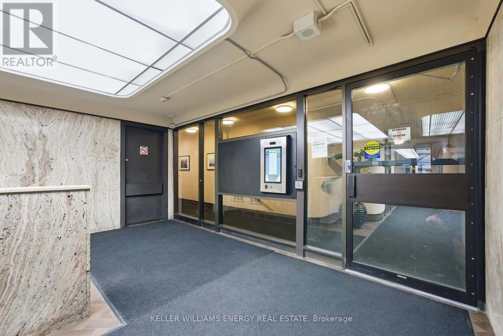 1514 - 1 MASSEY SQUARE — Toronto (Crescent Town), Ontario - Photo 2 of 38