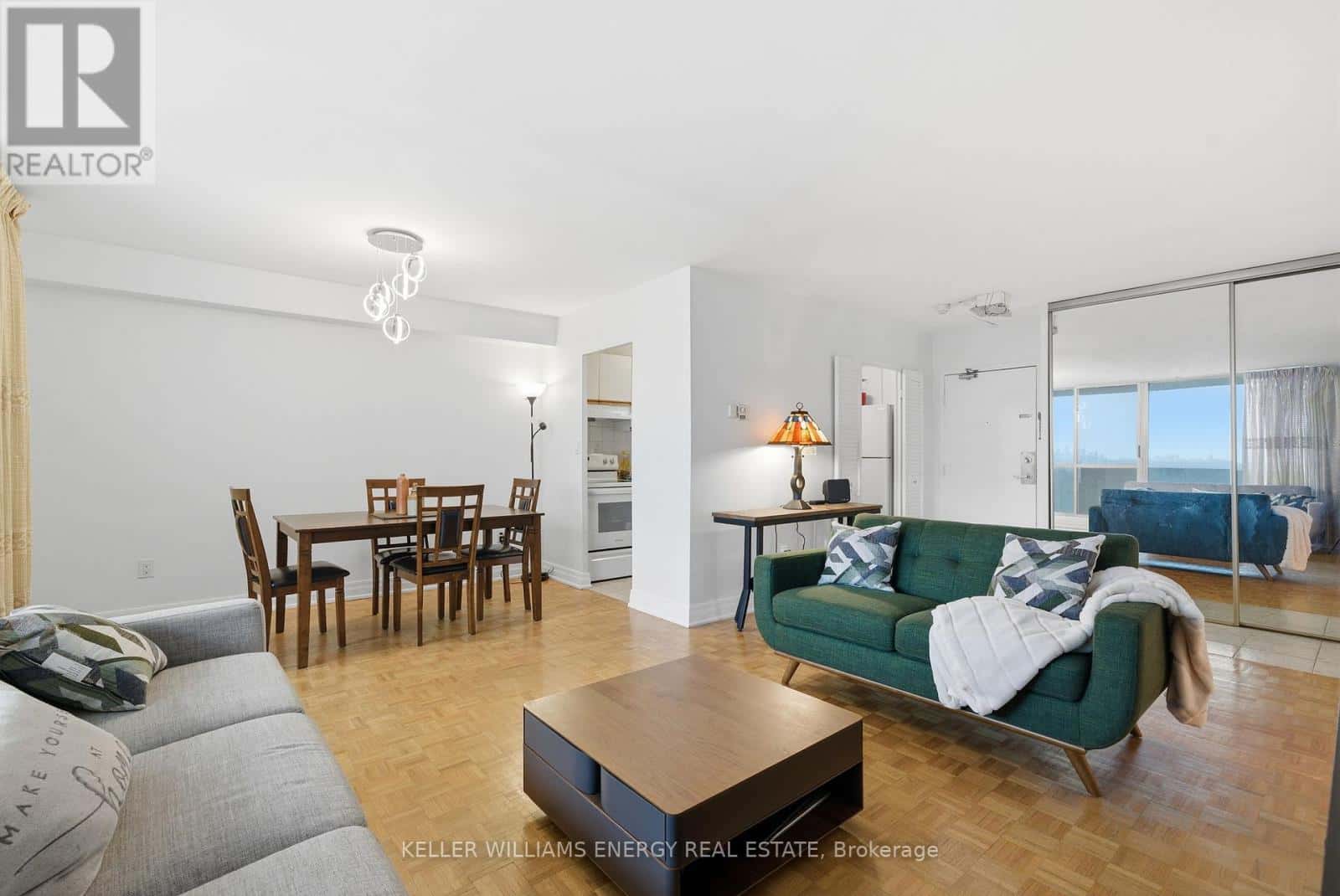 1514 - 1 MASSEY SQUARE — Toronto (Crescent Town), Ontario - Photo 4 of 38