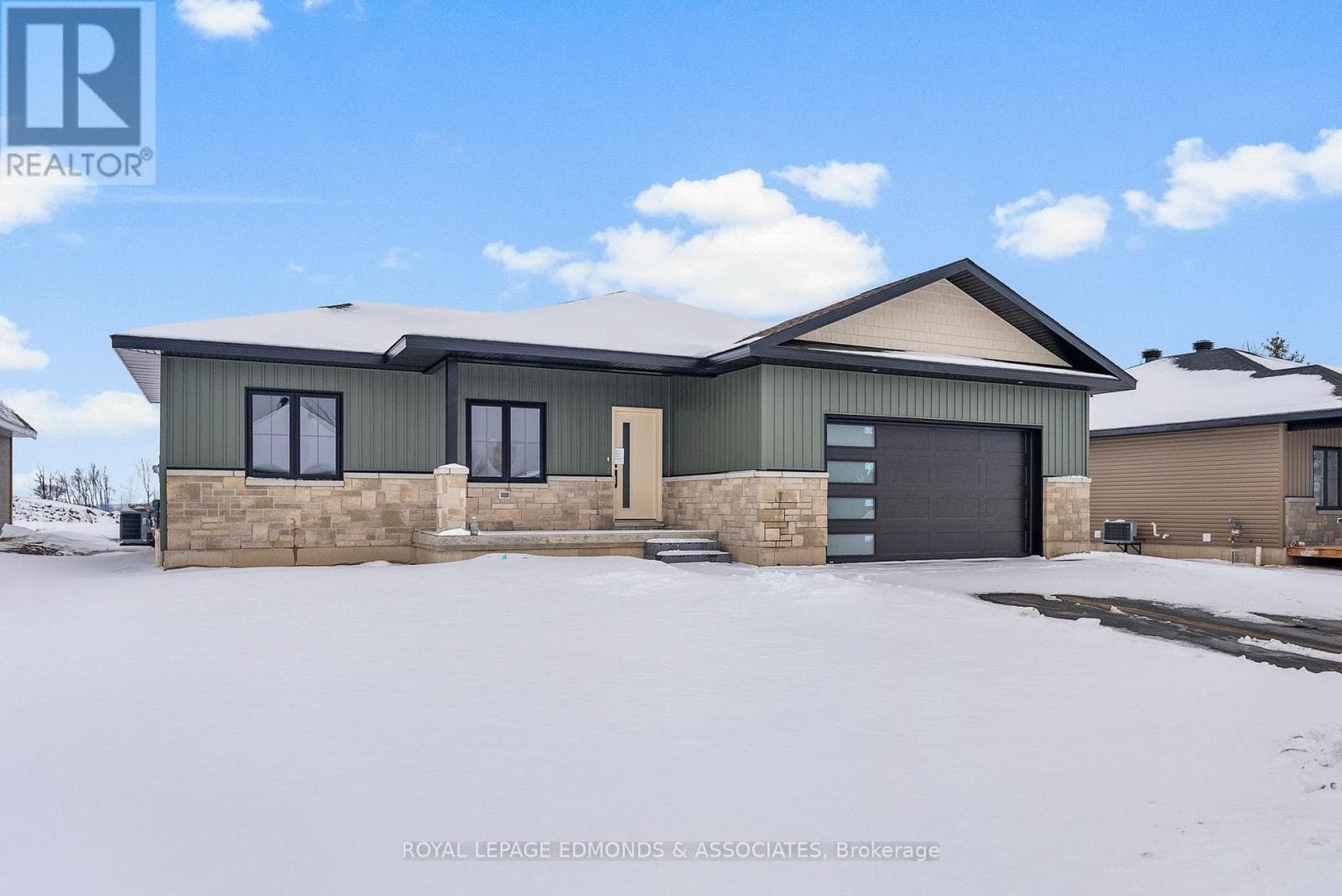 22 BAMAGILLIA STREET — Whitewater Region, Ontario - Main photo