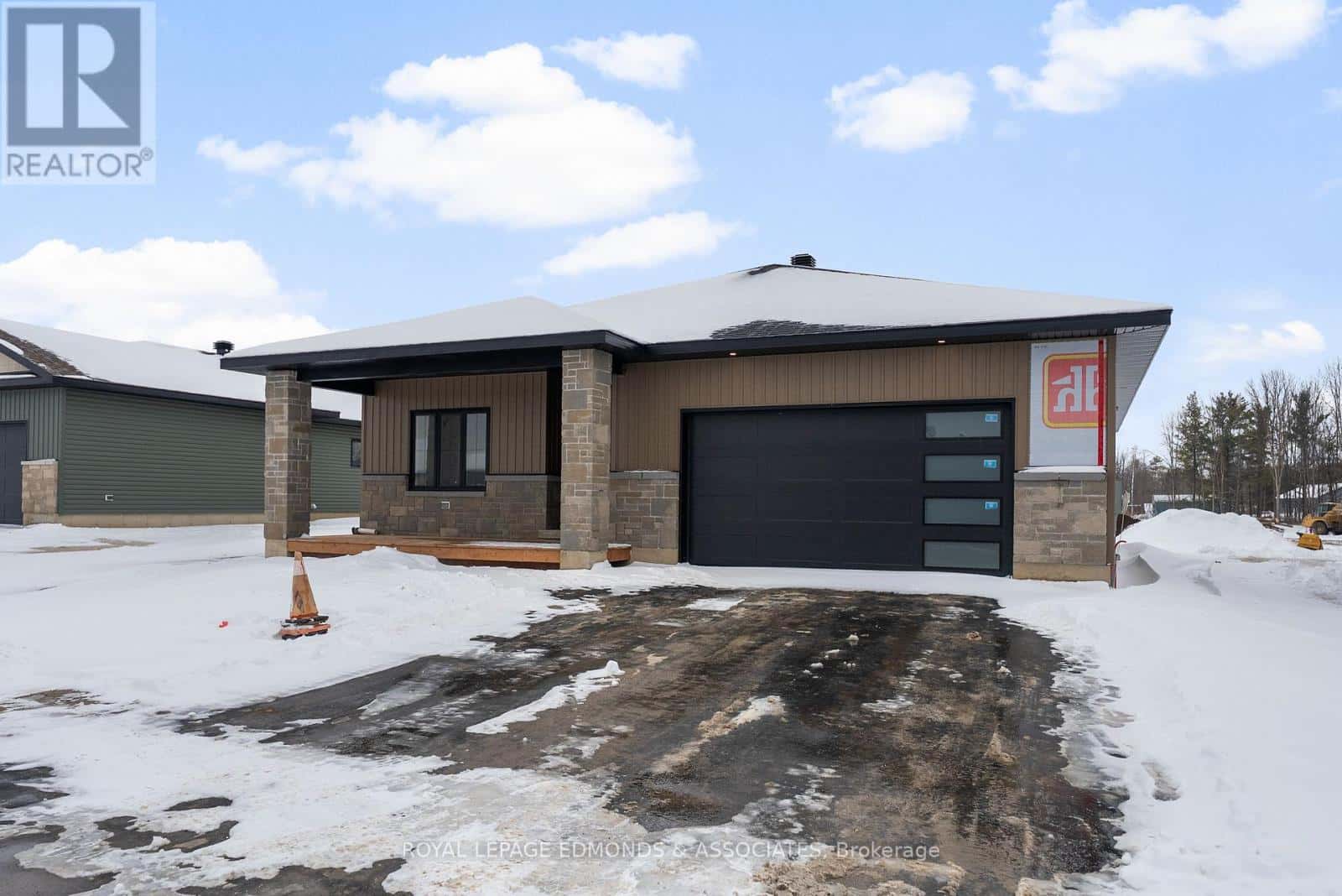 26 BAMAGILLIA STREET — Whitewater Region, Ontario - Photo 2 of 24