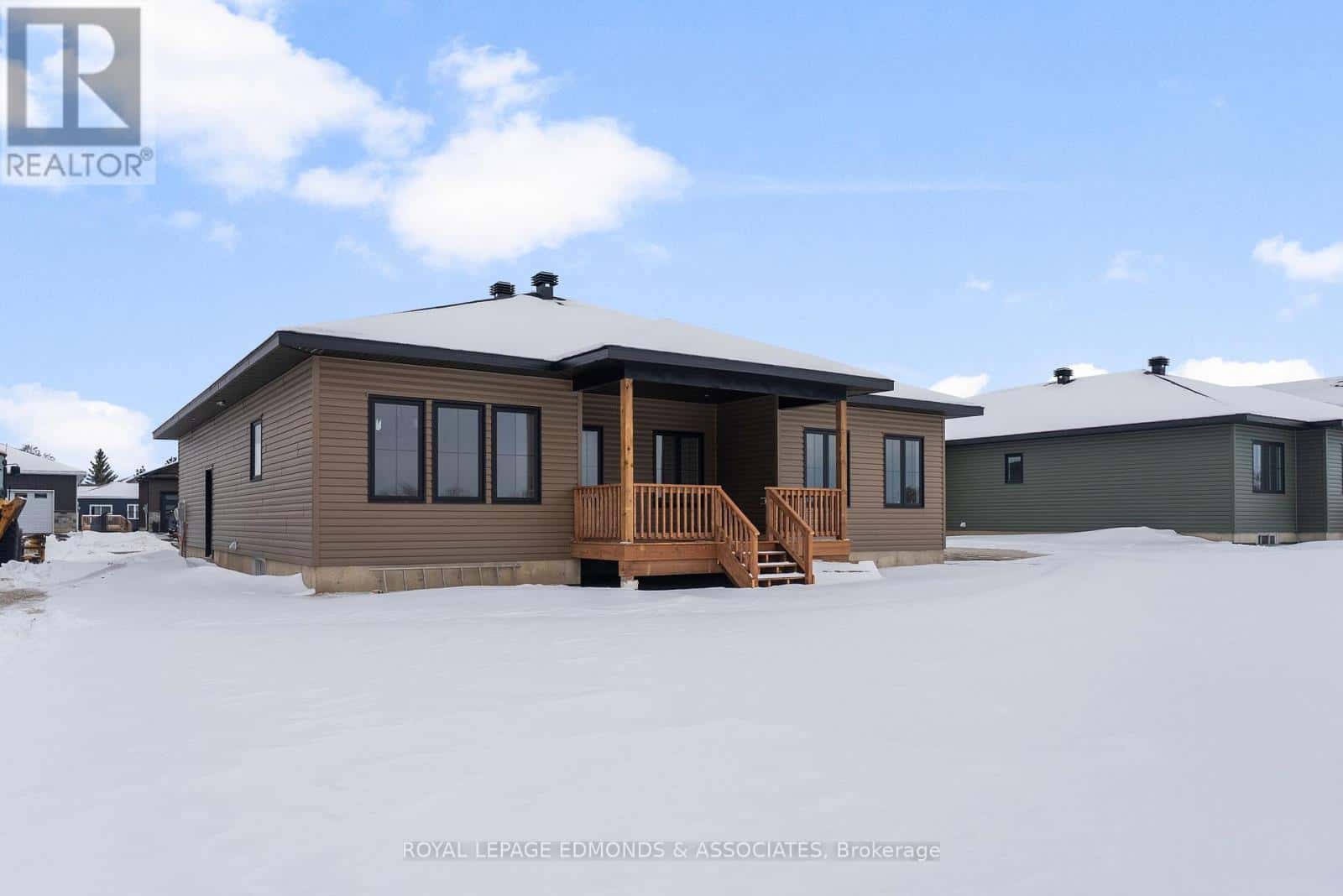 26 BAMAGILLIA STREET — Whitewater Region, Ontario - Photo 4 of 24