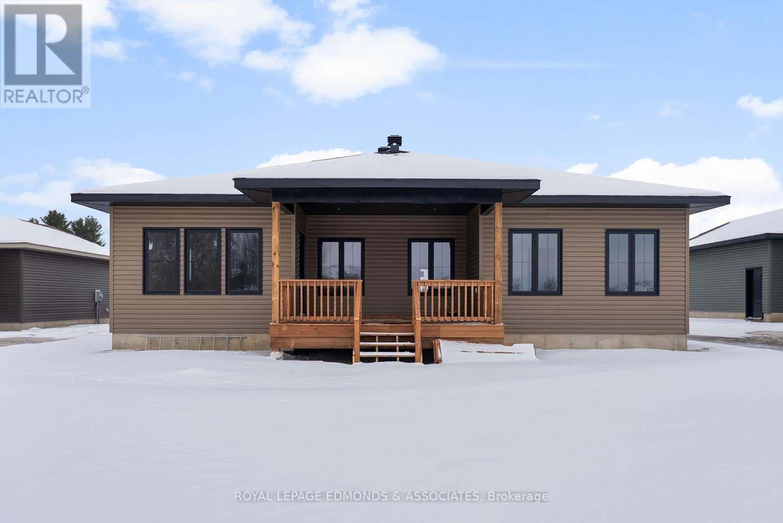 26 BAMAGILLIA STREET — Whitewater Region, Ontario - Photo 5 of 24