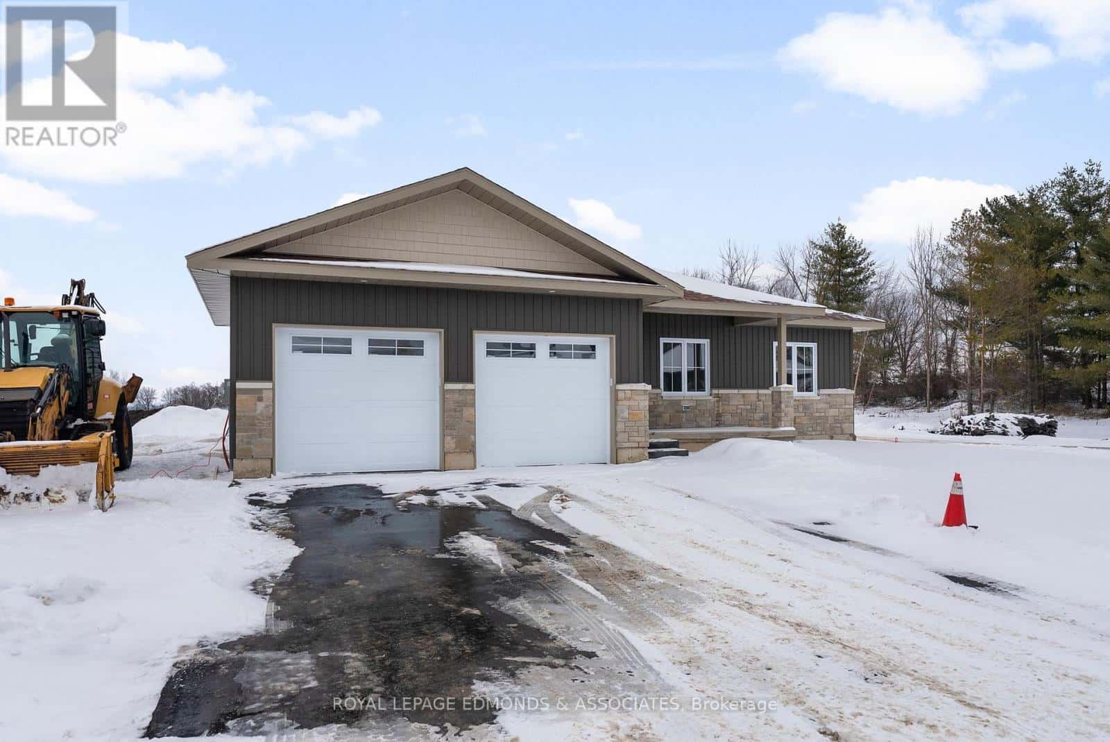 30 BAMAGILLIA STREET — Whitewater Region, Ontario - Photo 3 of 22