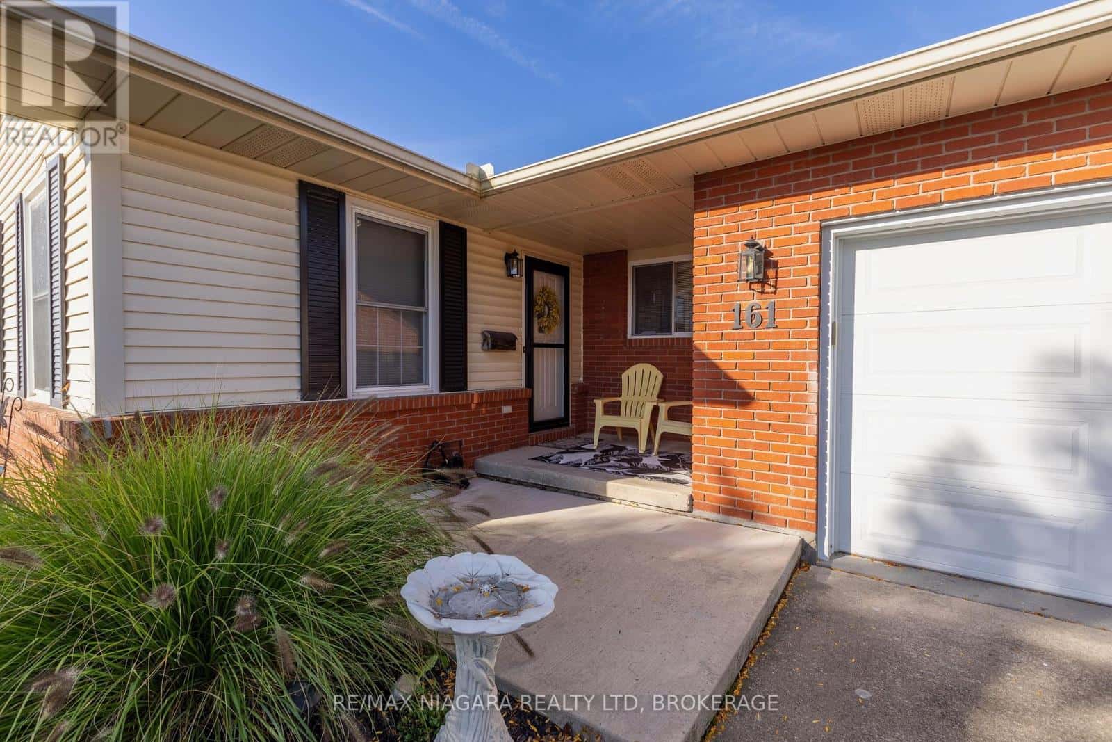 161 GREEN POINTE DRIVE — Welland (N. Welland), Ontario - Photo 2 of 27