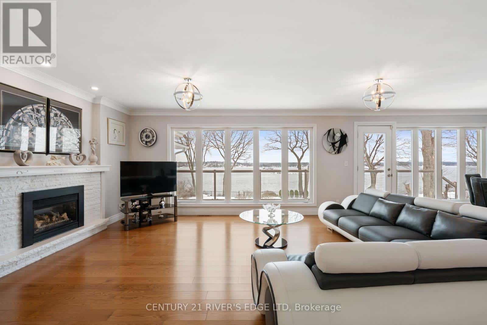 17 HARDY CRESCENT — Brockville, Ontario - Photo 4 of 42