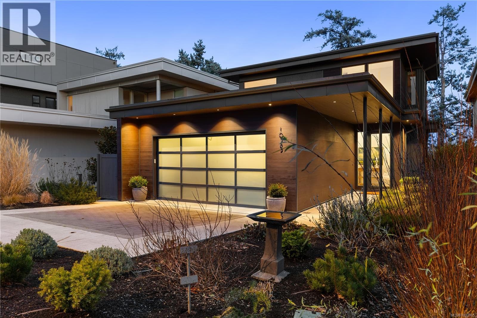 10383 Allbay Rd — Sidney, British Columbia - Main photo