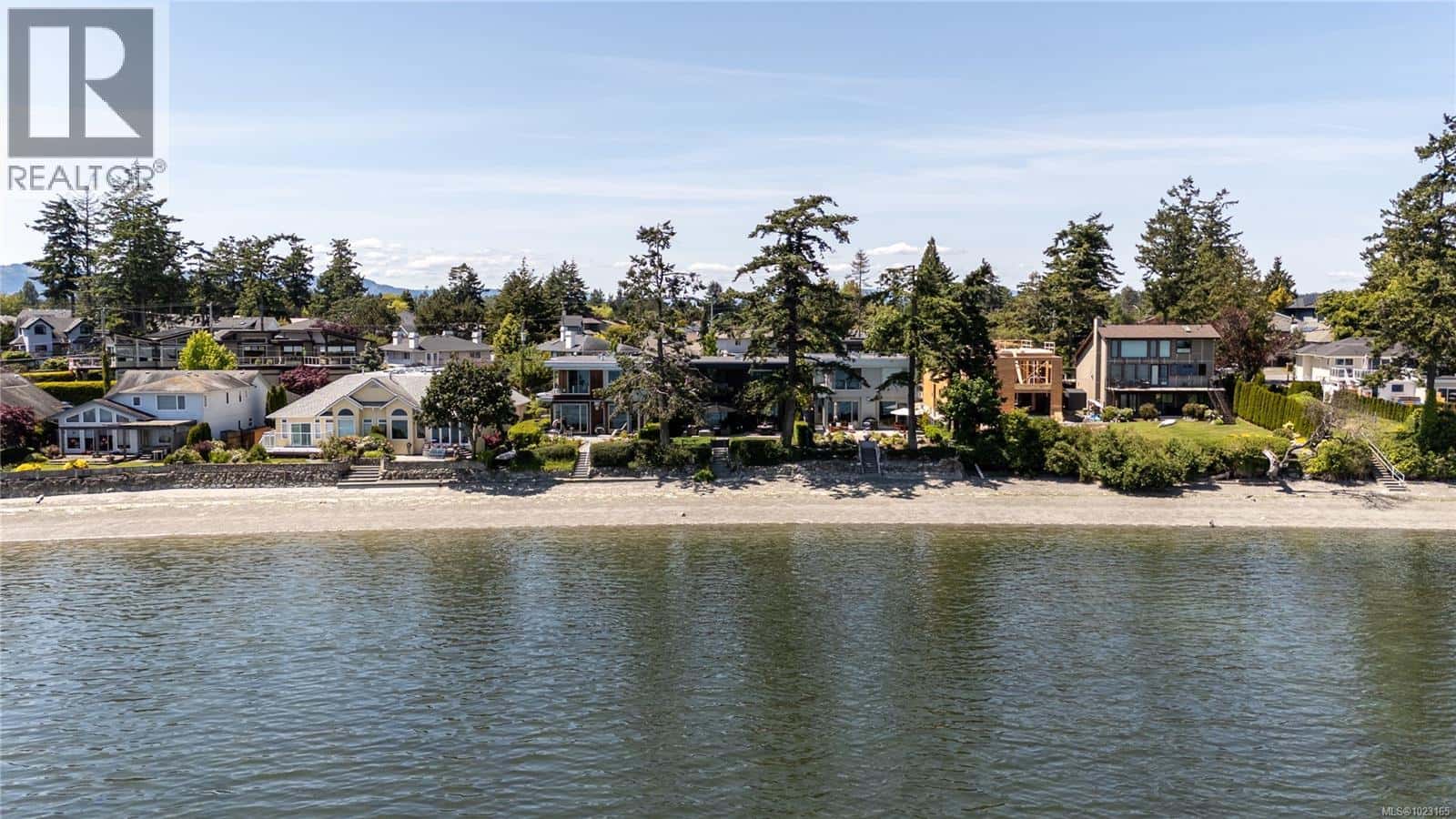 10383 Allbay Rd — Sidney, British Columbia - Photo 3 of 47