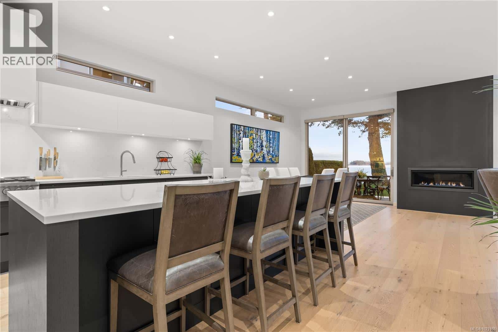 10383 Allbay Rd — Sidney, British Columbia - Photo 5 of 47