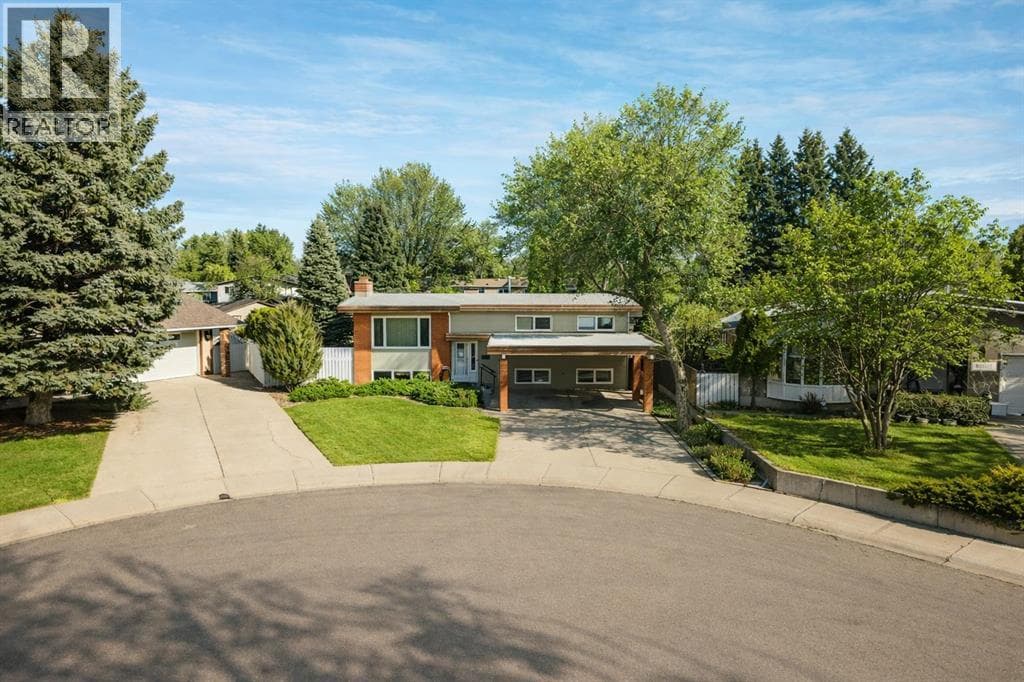 2017 16 Street N — Lethbridge, Alberta - Main photo