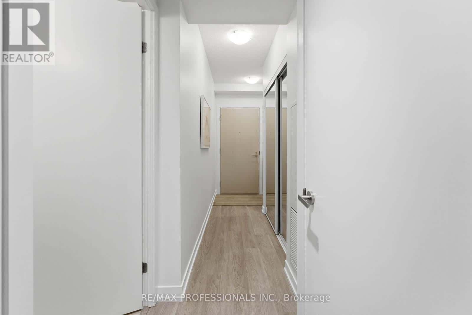 2005 - 55 COOPER STREET — Toronto (Waterfront Communities), Ontario - Photo 3 of 45