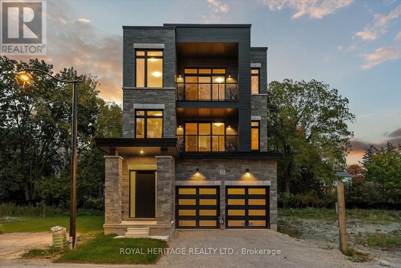 25 INVERLYNN WAY — Whitby (Lynde Creek), Ontario - Main photo