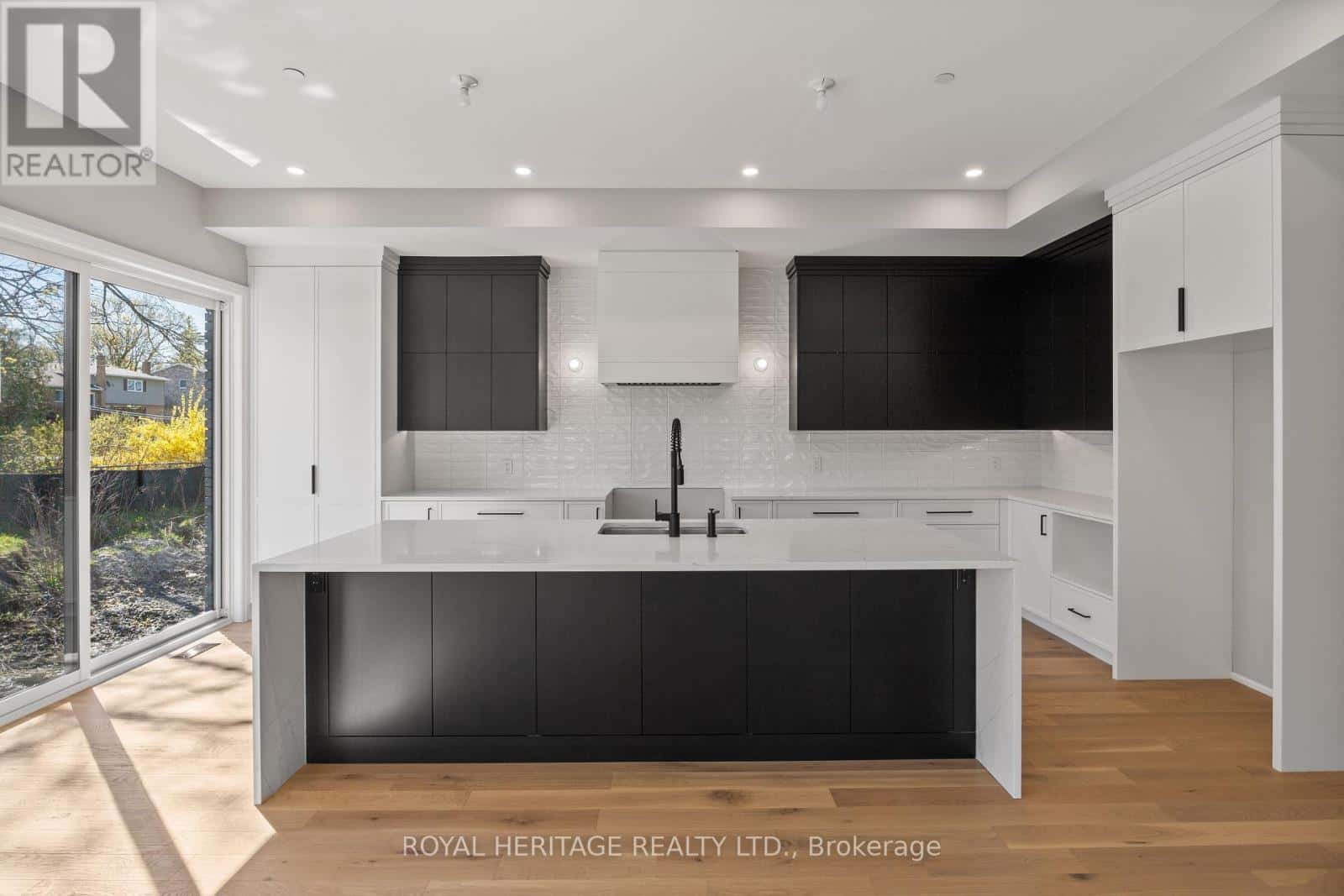 25 INVERLYNN WAY — Whitby (Lynde Creek), Ontario - Photo 3 of 45