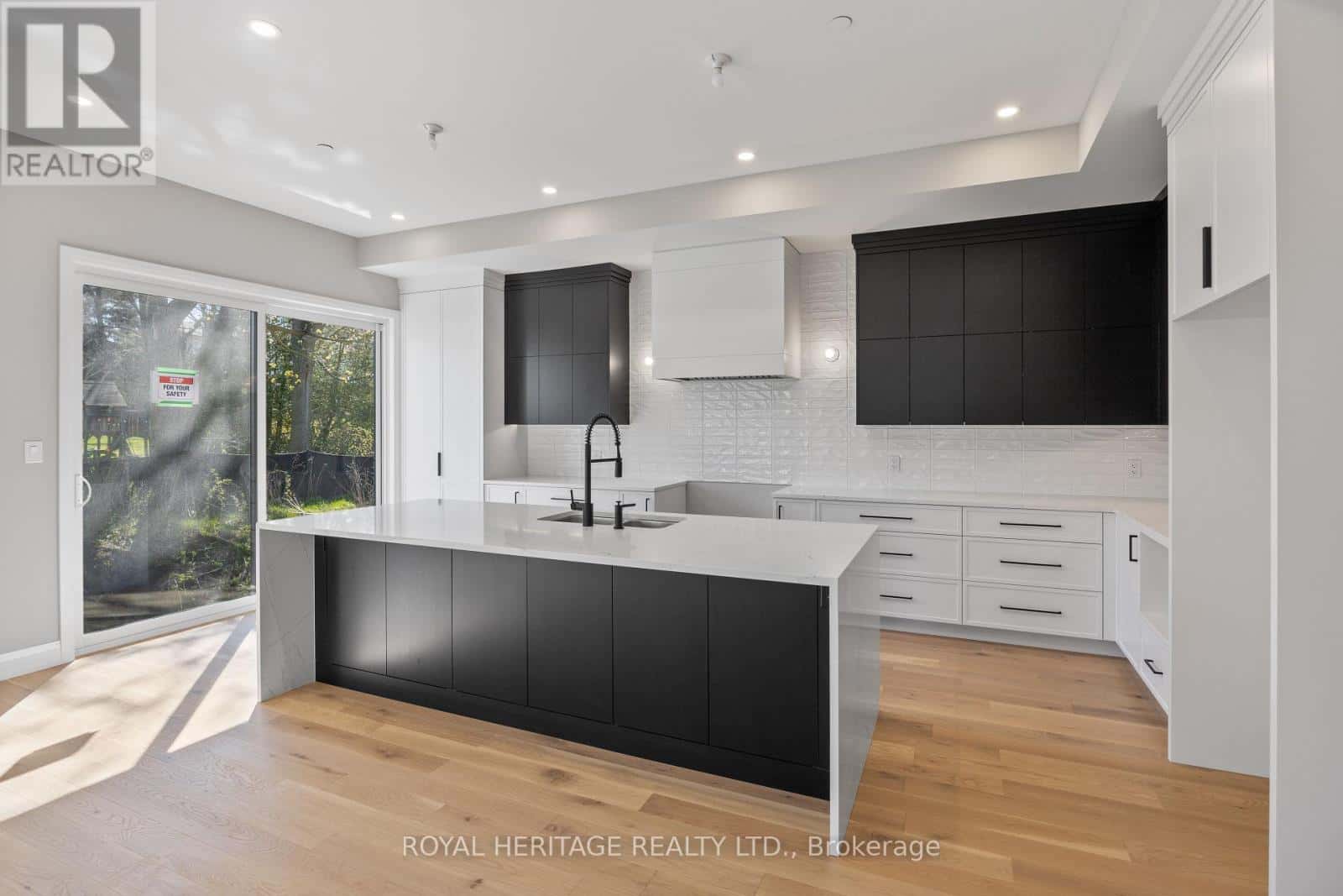 25 INVERLYNN WAY — Whitby (Lynde Creek), Ontario - Photo 5 of 45