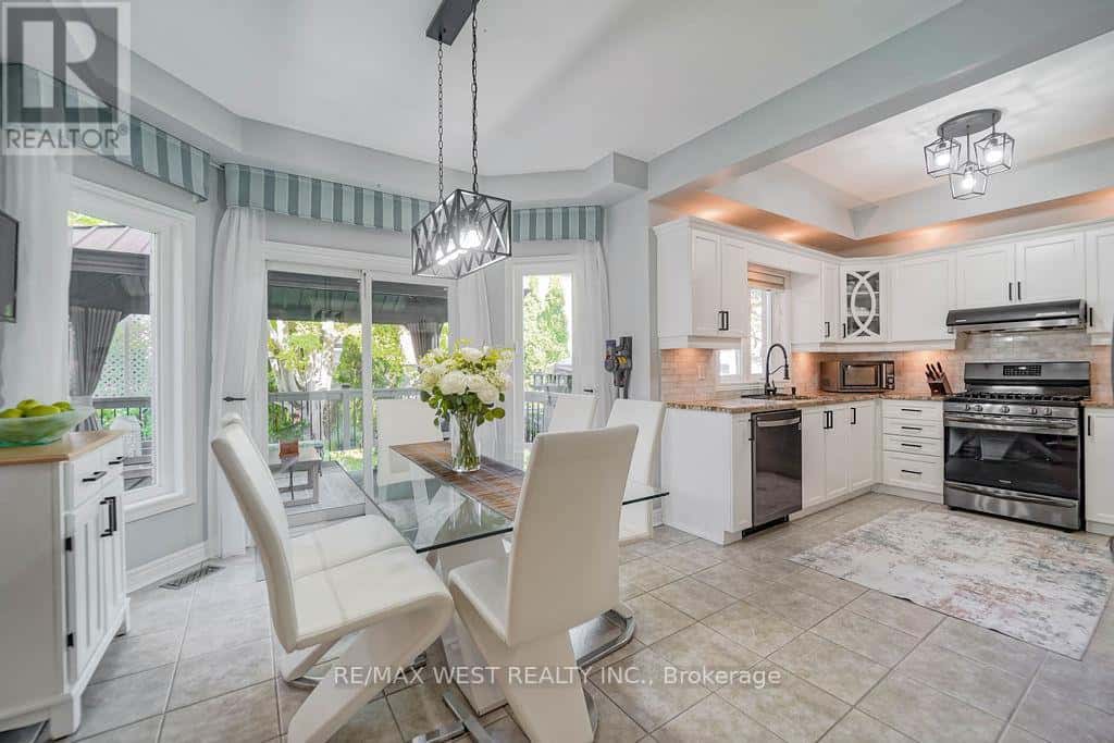 16 TARSUS CRESCENT — Toronto (Highland Creek), Ontario - Photo 2 of 14