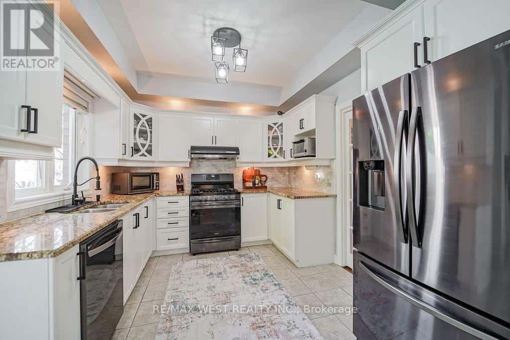 16 TARSUS CRESCENT — Toronto (Highland Creek), Ontario - Photo 3 of 14