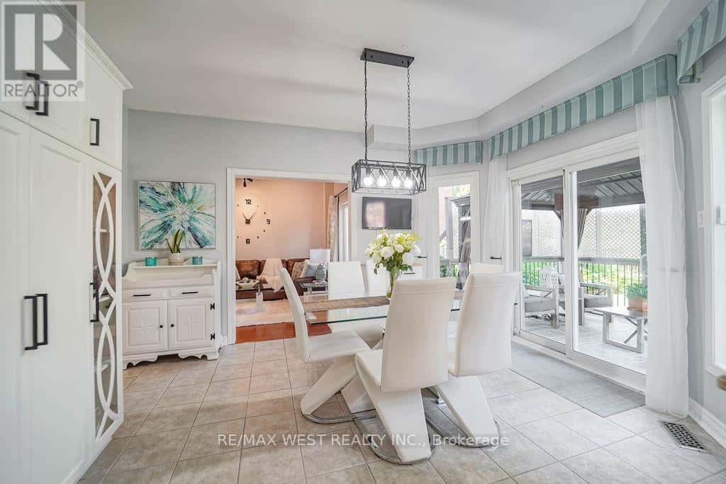 16 TARSUS CRESCENT — Toronto (Highland Creek), Ontario - Photo 4 of 14