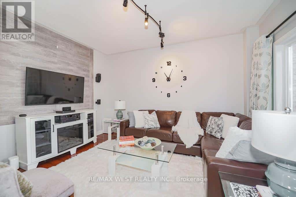 16 TARSUS CRESCENT — Toronto (Highland Creek), Ontario - Photo 5 of 14