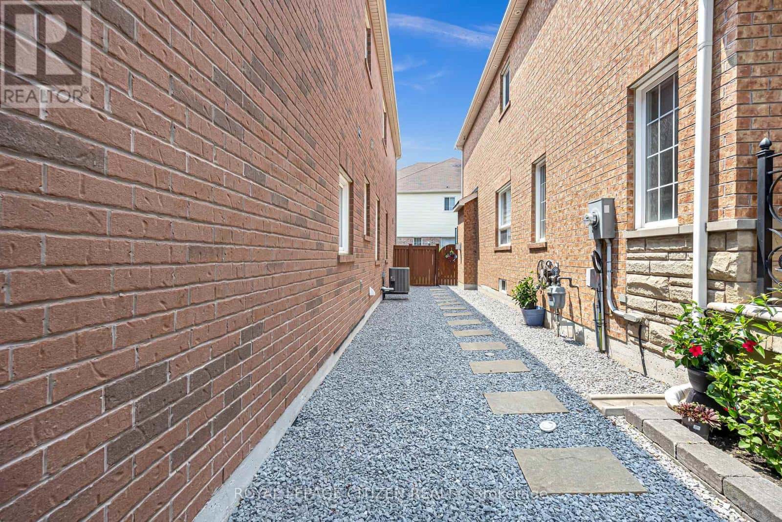 1882 ESTERBROOK DRIVE — Oshawa (Taunton), Ontario - Photo 4 of 42