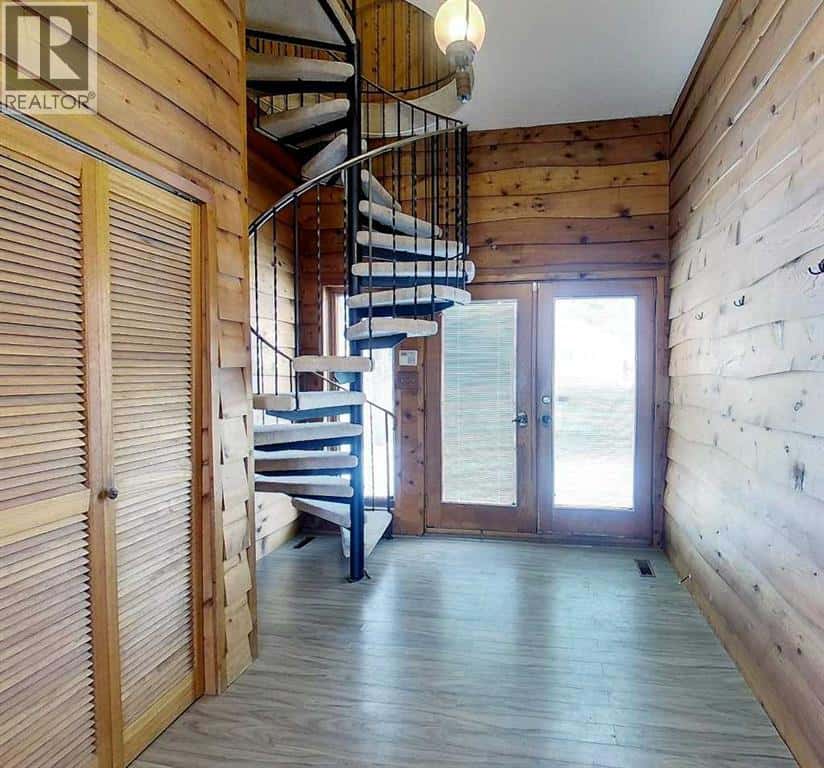 4324 7 Avenue — Edson, Alberta - Photo 4 of 40