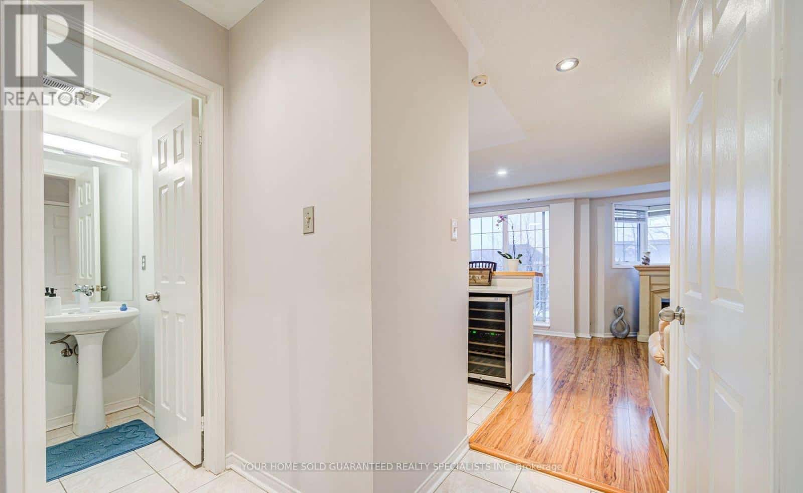 A206 - 15 CORNELL MEADOWS AVENUE — Markham (Cornell), Ontario - Photo 4 of 37