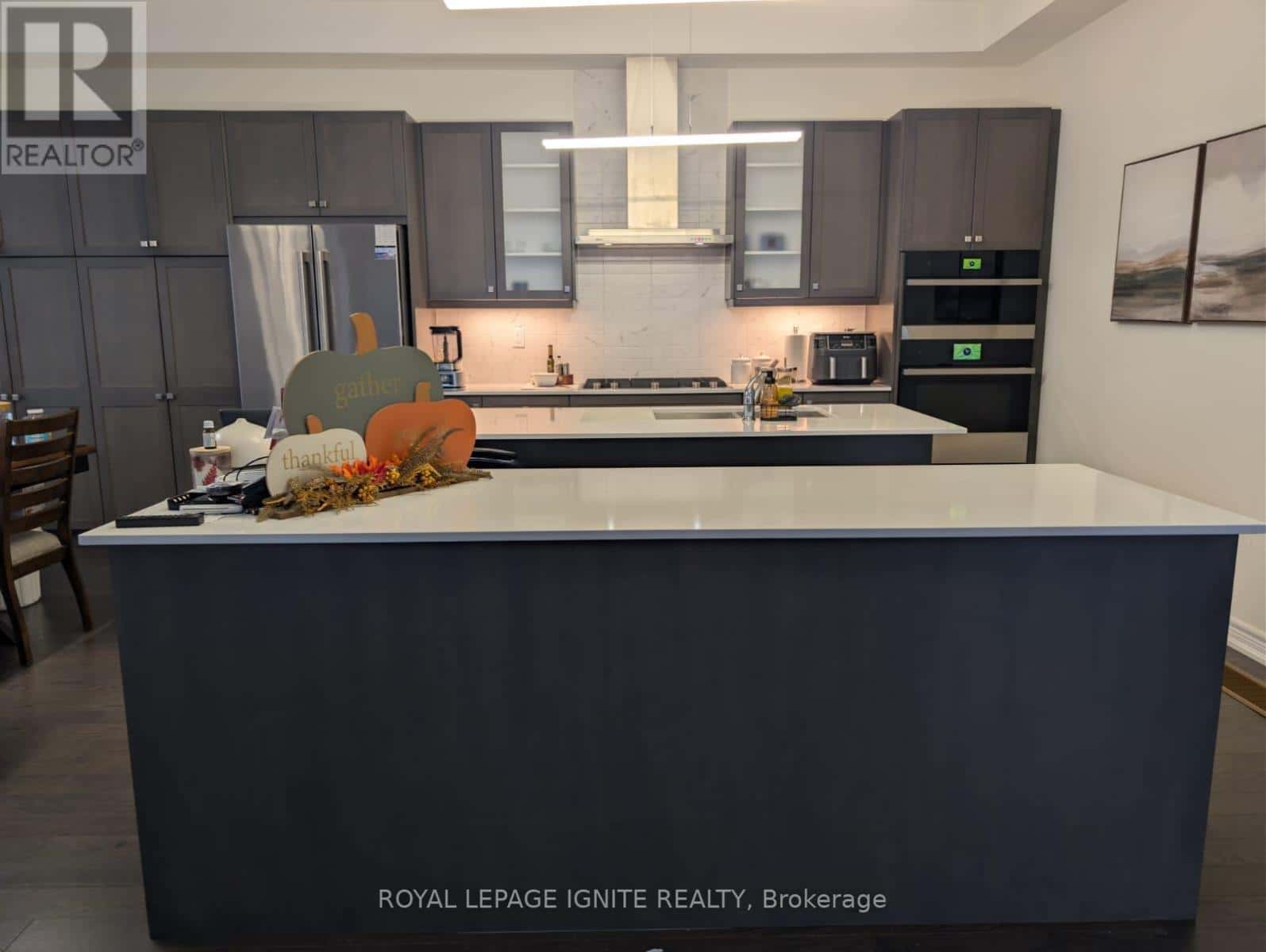 31 CANARD DRIVE — Vaughan (Kleinburg), Ontario - Photo 2 of 13