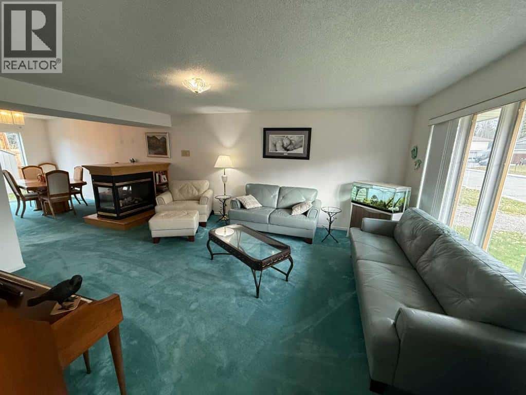 104 Mistaya Road — Hinton, Alberta - Photo 2 of 30