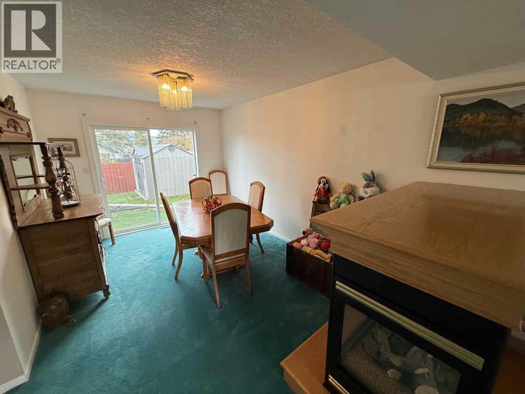 104 Mistaya Road — Hinton, Alberta - Photo 4 of 30