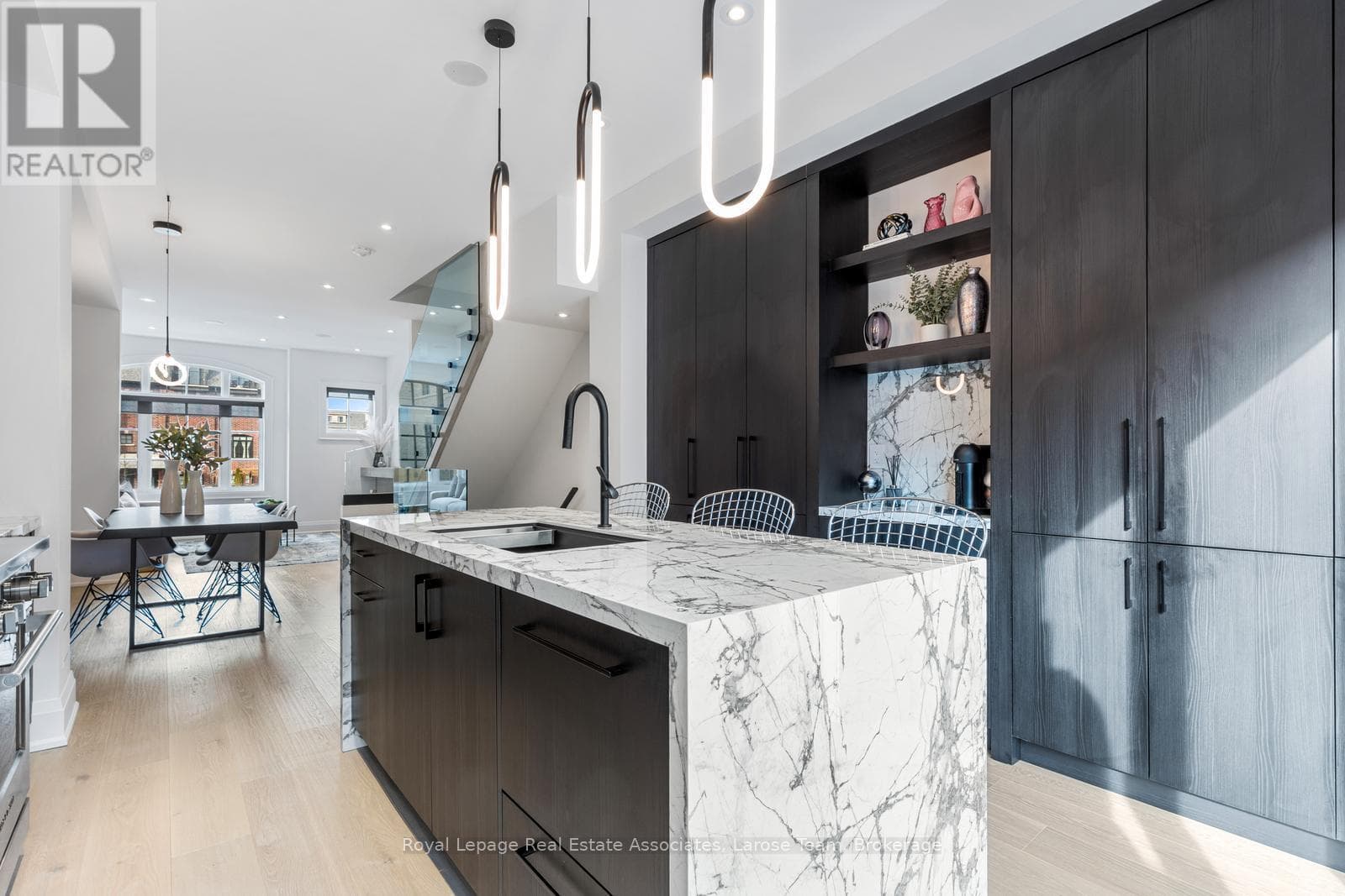 24 - 10 LUNAR CRESCENT — Mississauga (Streetsville), Ontario - Main photo