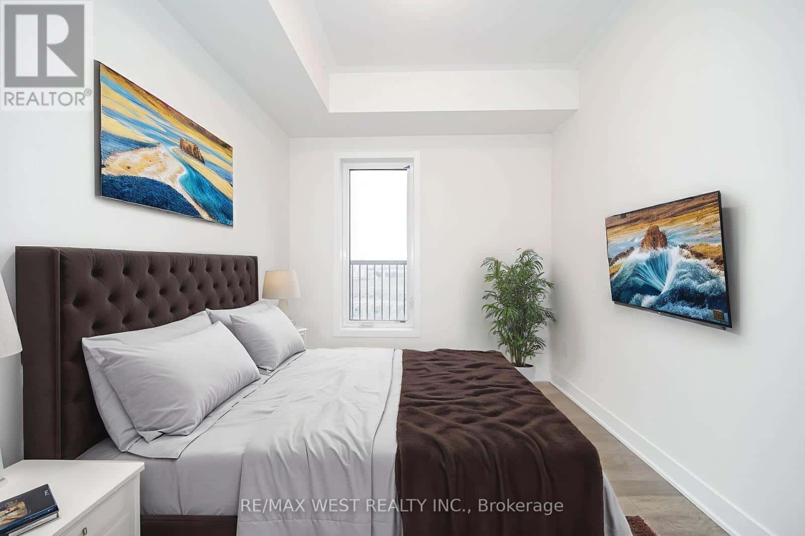 20 - 39 JOHN PERKINS BULL DRIVE — Toronto (Downsview-Roding-CFB), Ontario - Photo 4 of 9