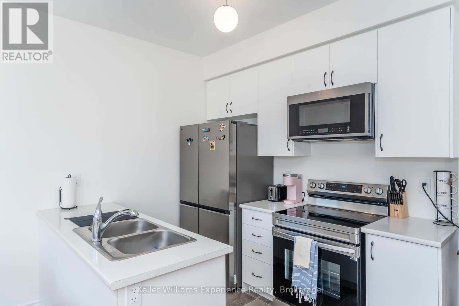 12 DURHAM AVENUE — Barrie, Ontario - Photo 4 of 16