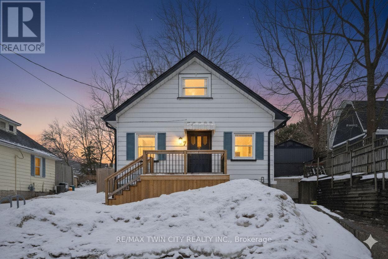 7 RIVERSIDE DRIVE W — Woolwich, Ontario - Main photo