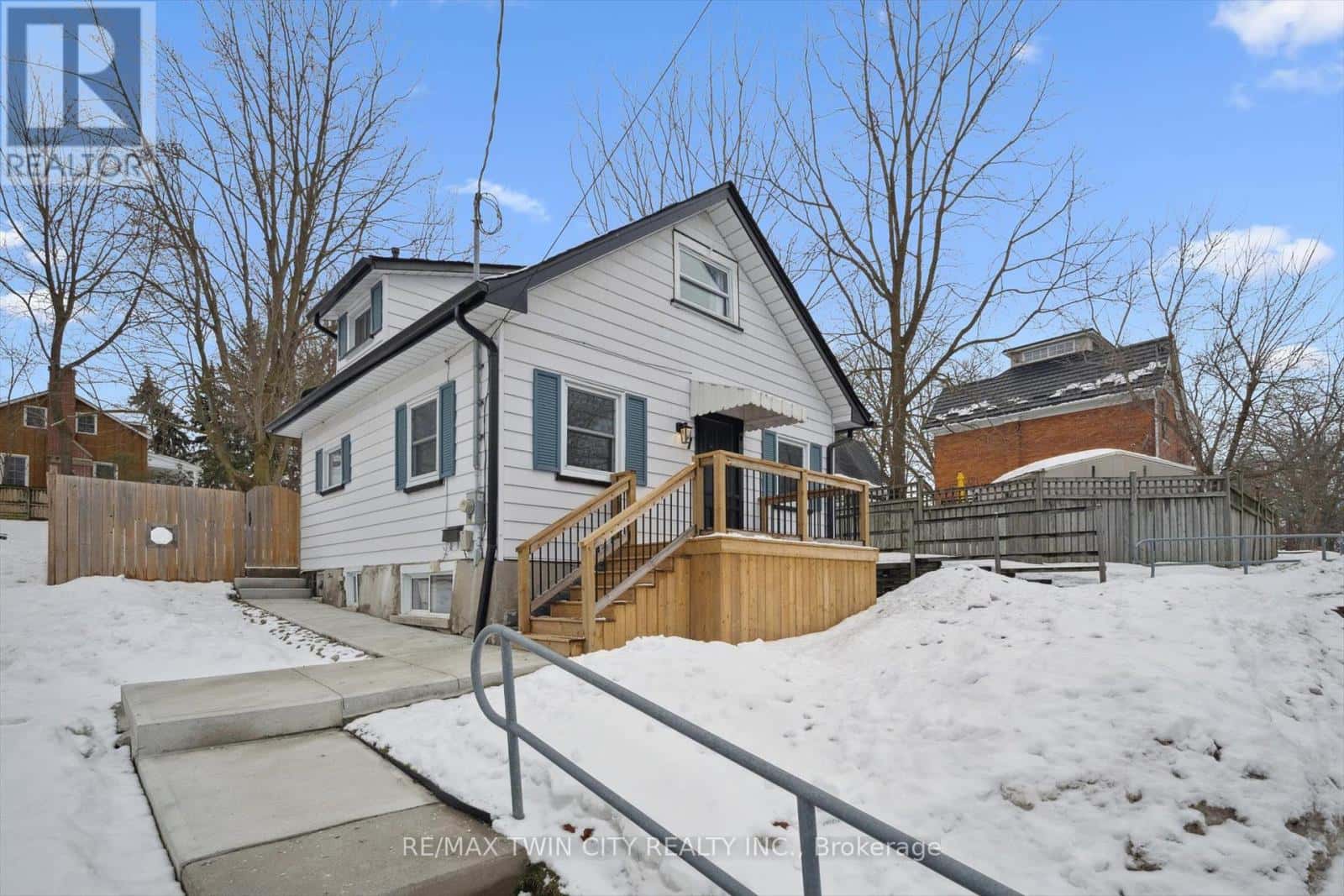 7 RIVERSIDE DRIVE W — Woolwich, Ontario - Photo 4 of 45