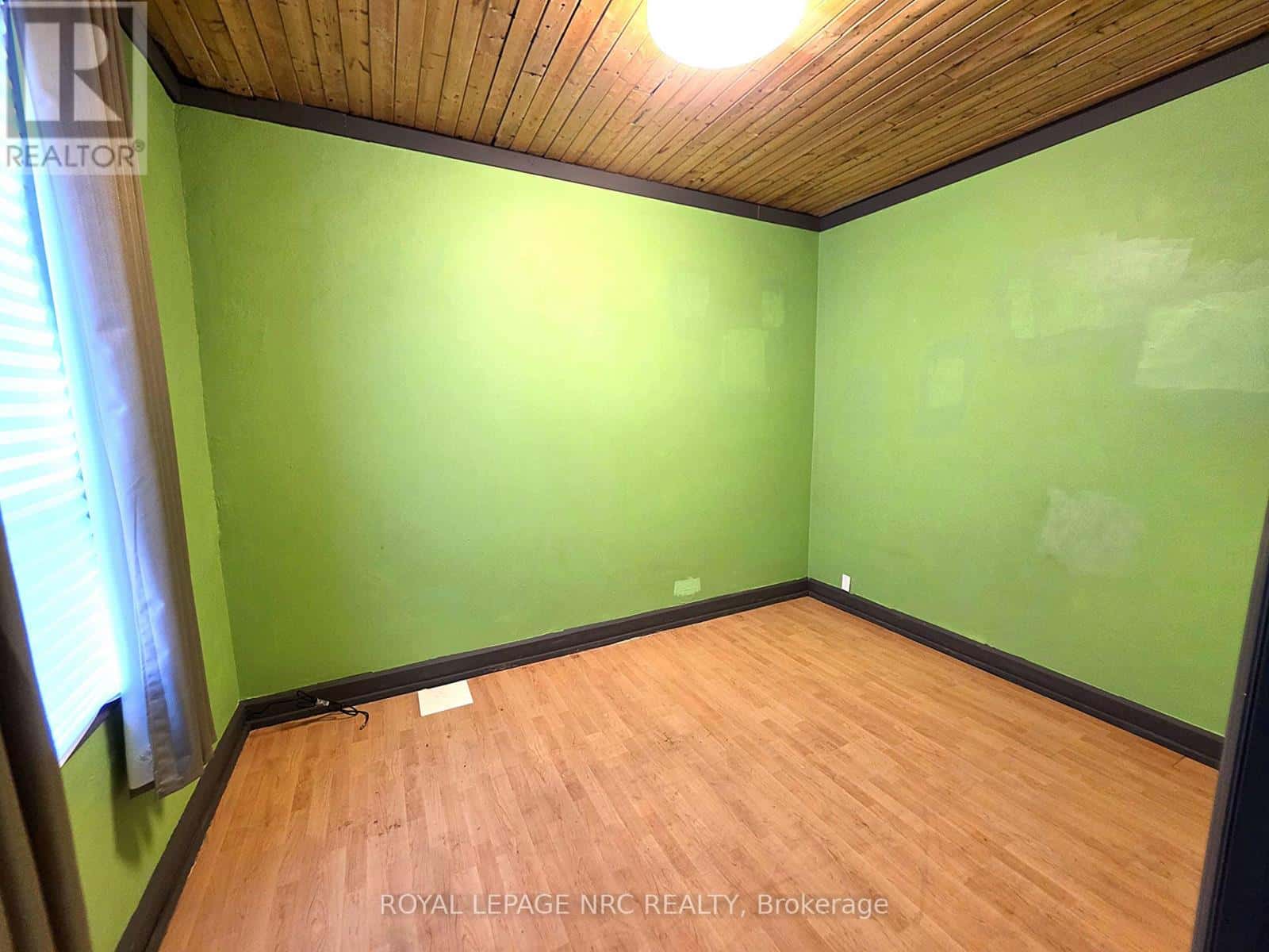 220 EMERALD STREET N — Hamilton (Landsdale), Ontario - Photo 5 of 23