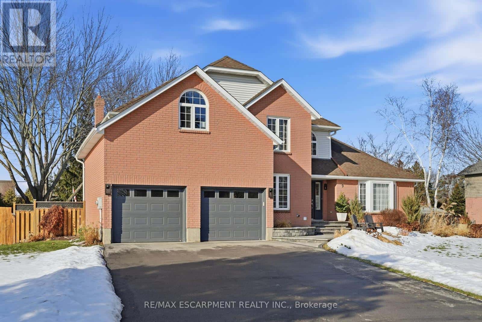 9 CORNELIA COURT — Hamilton, Ontario - Photo 2 of 50