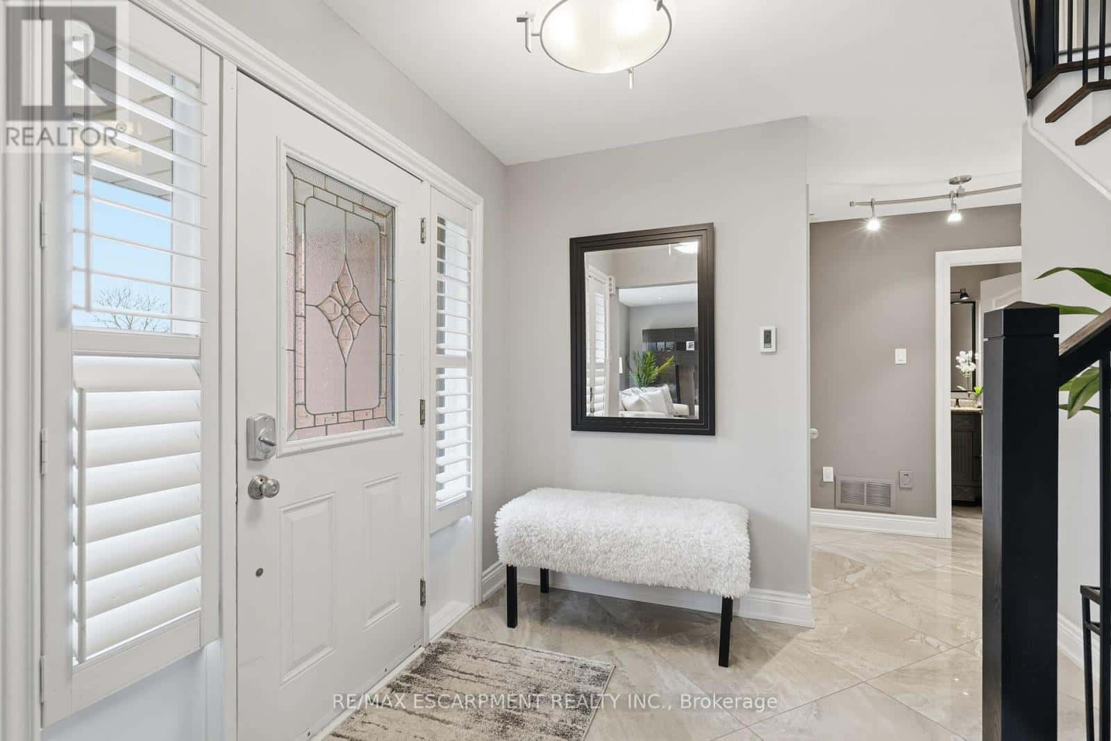 9 CORNELIA COURT — Hamilton, Ontario - Photo 4 of 50