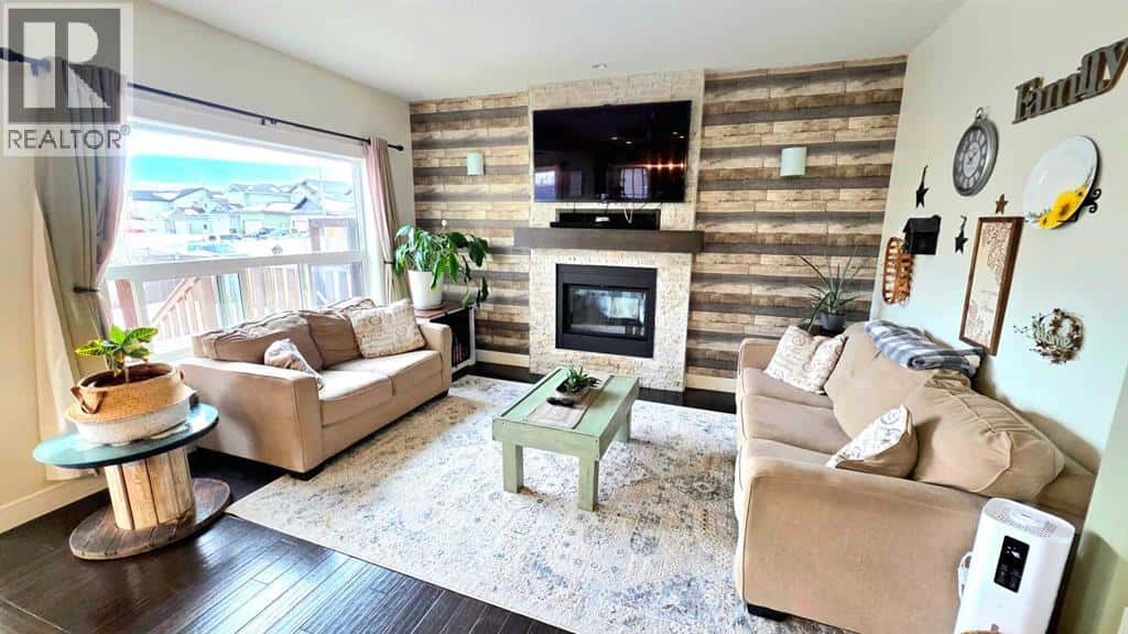 8601 Willow Drive — Grande Prairie, Alberta - Photo 2 of 33