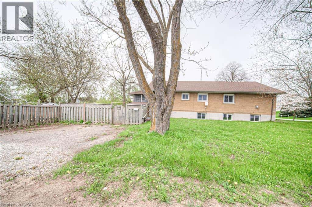 2300 FOUNTAIN Street N — Cambridge, Ontario - Photo 4 of 40